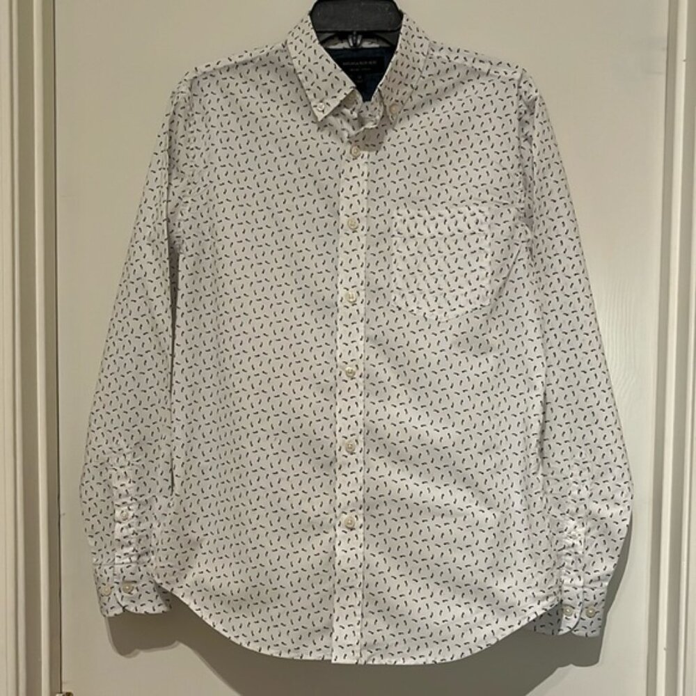 Long-sleeved white shirt with black pattern